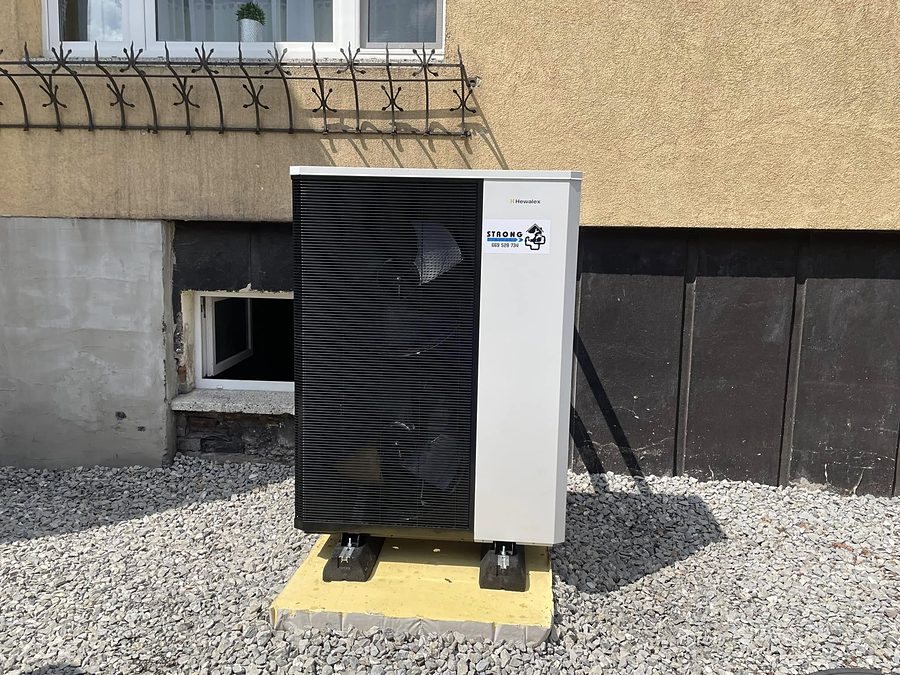 Pompa ciepła Hewalex z naklejką Strong-Instal